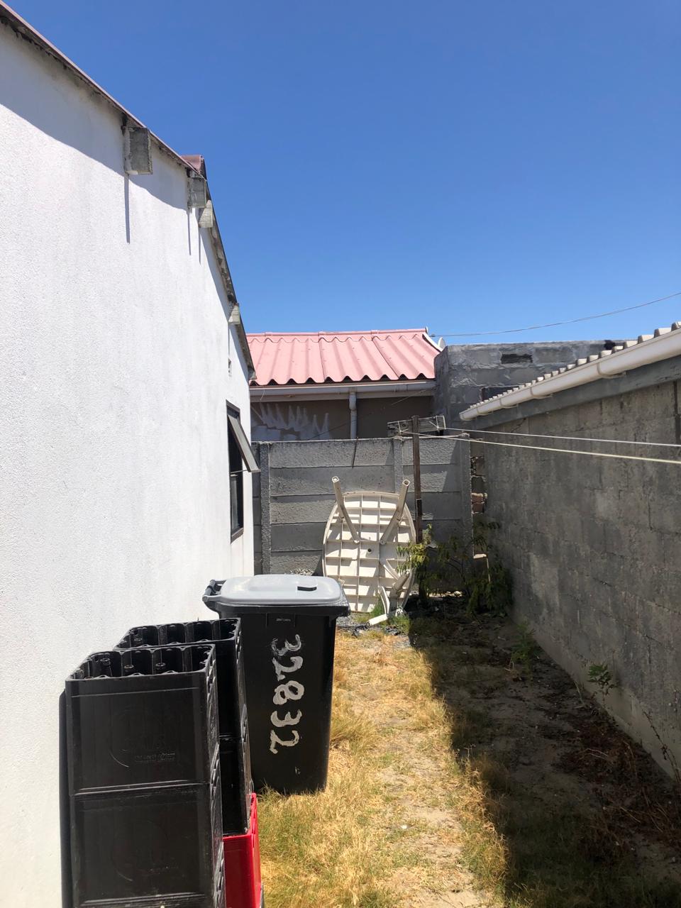 2 Bedroom Property for Sale in Umrhabulo Triangle Western Cape